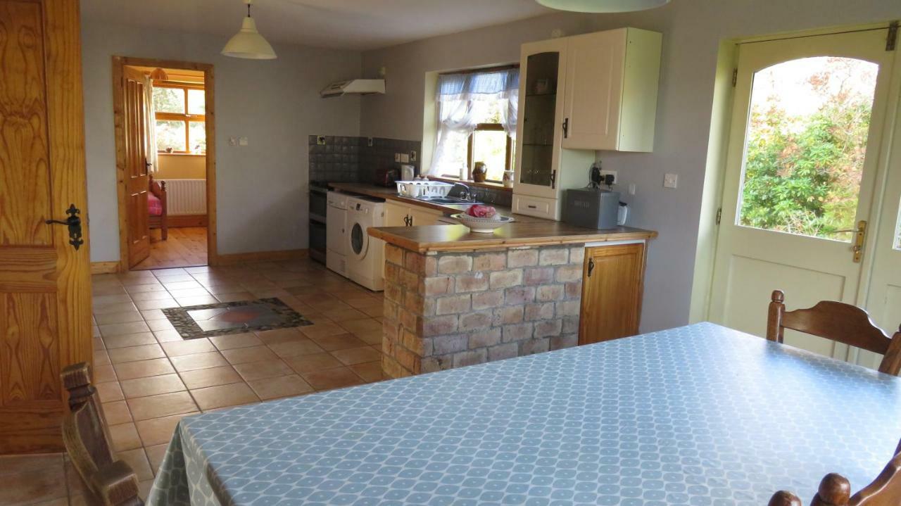 Heatherhill Farm Cottage In Letterfrack Beside Connemara National Park Zewnętrze zdjęcie